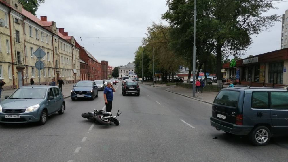 В Калининграде на Литовском валу машина сбила мотоциклиста