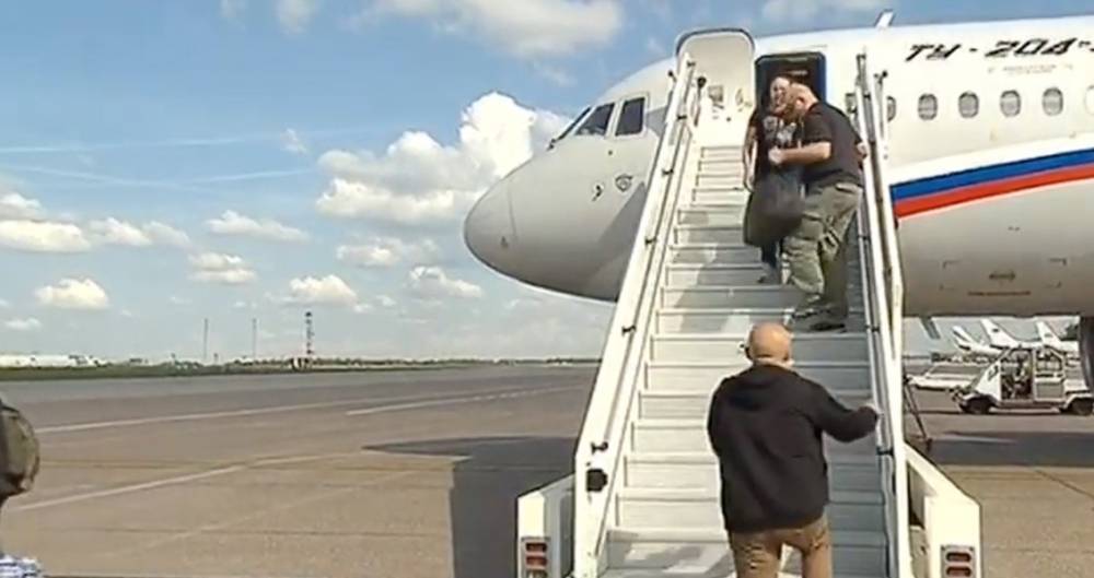 Самолет с освобожденными на Украине россиянами приземлился во Внуково