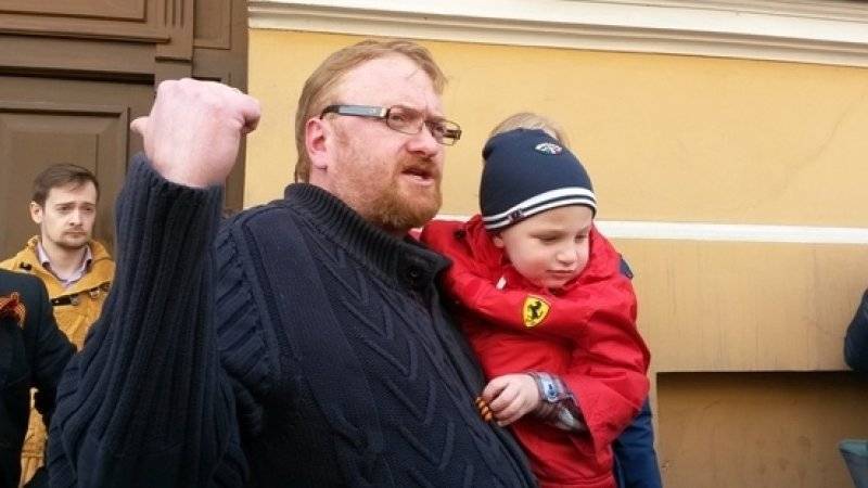 Дети Навального растут в атмосфере исковерканных ценностей, считает Милонов