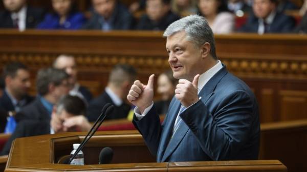 Порошенко назвал радостным событием возвращение украинцев на родину в рамках обмена