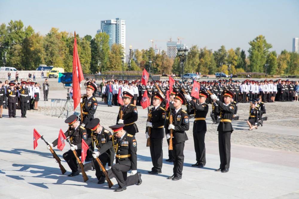 Более тысячи кадетов столицы стали участниками торжественной линейки у Музея Победы