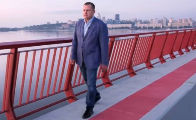 Мэр Днепропетровска открыл новый мост, выиграв пари у президента Зеленского