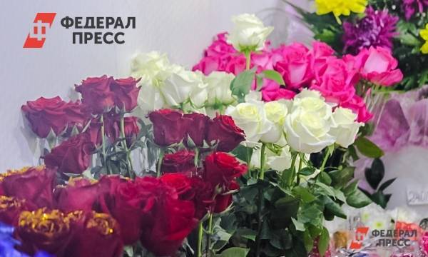В Москве Вышинский купил три букета роз