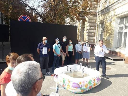 Жители Кишинева вышли на протест из-за вони