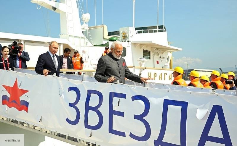Путин вместе с Моди на катере «Ураган» прибыли на судоверфь «Звезда»