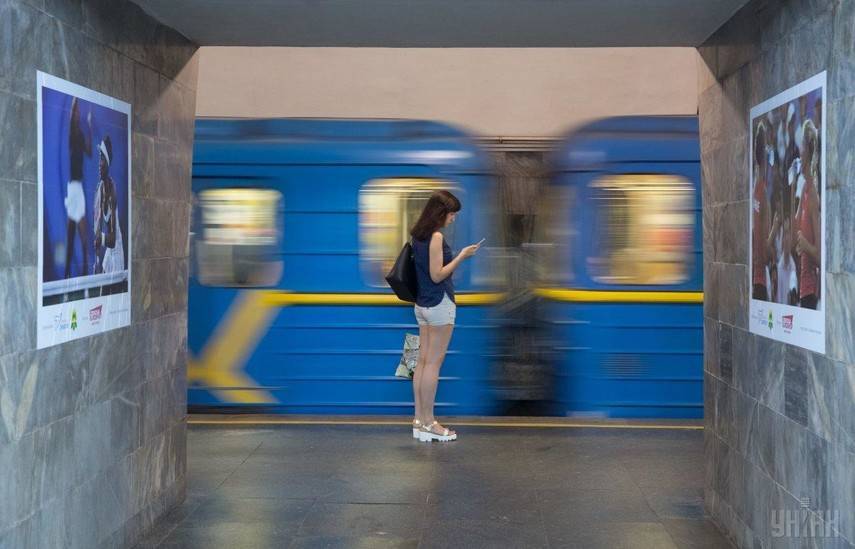 Вечером в Киеве могут ограничить вход на три станции метро