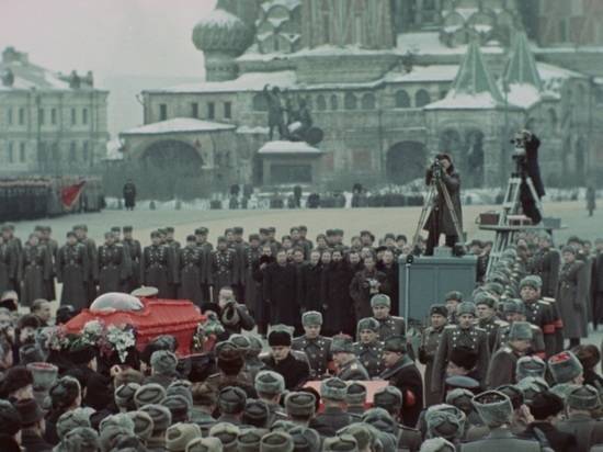 Сергей Лозница показал в Венеции похороны Сталина