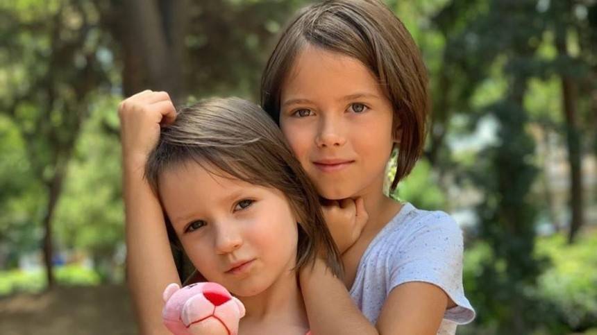 «Вкусняшки»: актер Павел Деревянко показал подросших дочерей