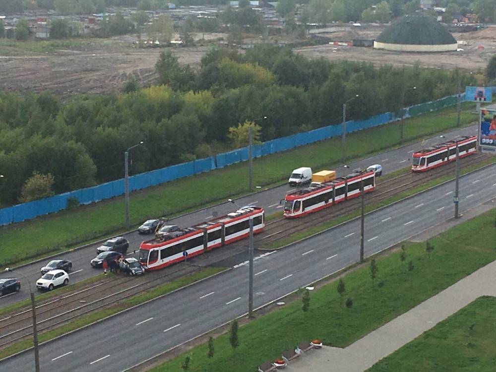 Движение трамваев в сторону Володарского моста временно заблокировано из-за ДТП на путях