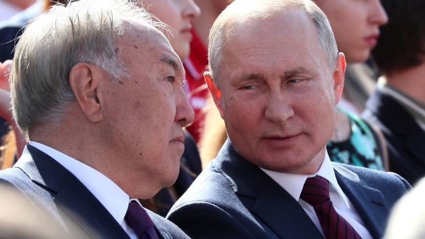 Яблоки весом в 1 кг и юрта: Путин и Назарбаев оценили павильон «Казахстан» на ВДНХ