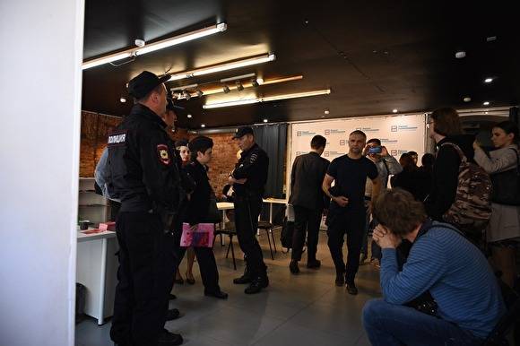 В туалете штаба Навального в Петербурге следователи нашли копии бюллетеней