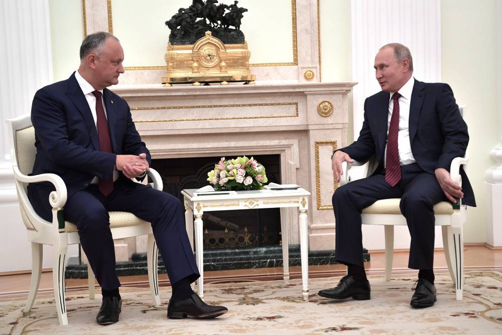 Путин отметил стабилизацию ситуации в Молдавии на встрече с Додоном
