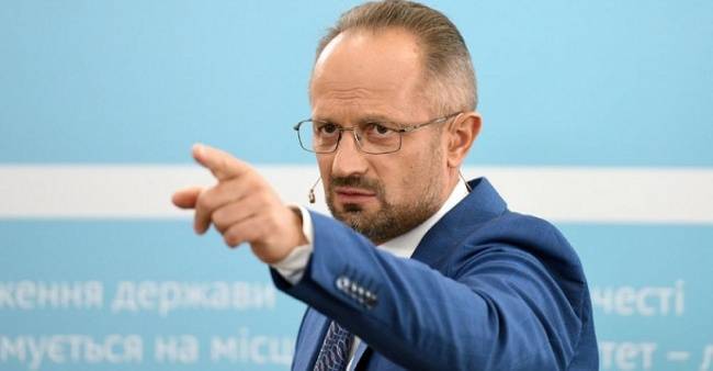 В Киеве Зеленского обвинили в том, что он «заигрался с башней Кремля»