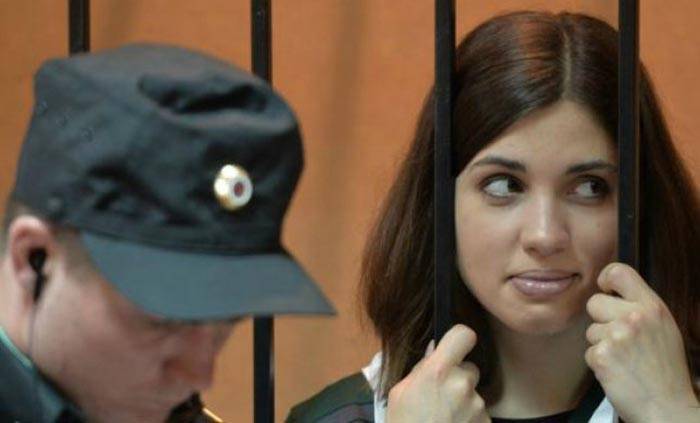 В Москве задержали Надежду Толоконникову у ее дома вместе с несколькими людьми