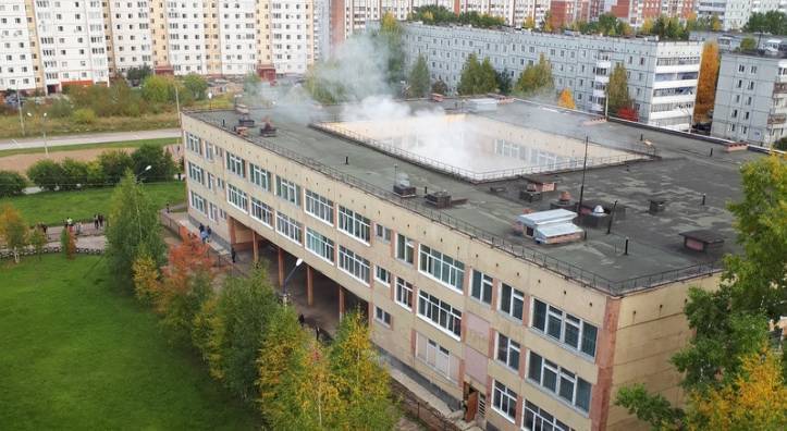 Пожар возник в здании школы в Сыктывкаре