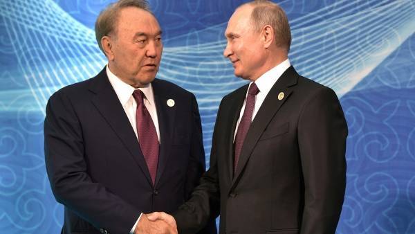 Путин и Назарбаев прибыли на открытие отреставрированного павильона «Казахстан»