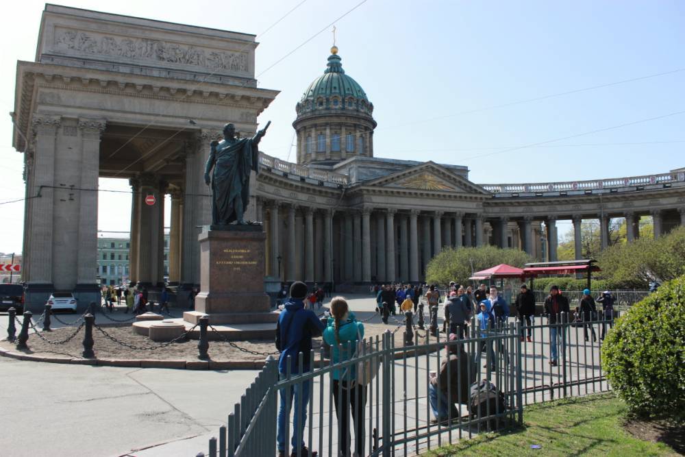 В Петербурге поймали карманника за кражу телефона у 72-летнего туриста из Китая