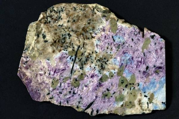 В России нашли единственное в мире месторождение минерала карлтонита