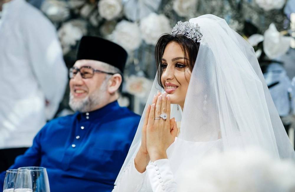Экс-король Малайзии сожалеет о женитьбе на "Мисс Москва"