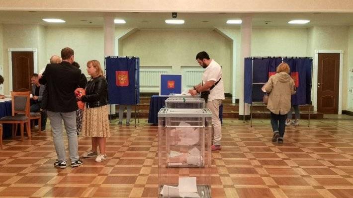 Корпус «За чистые выборы» опроверг подвоз избирателей на участок № 105 в Петербурге