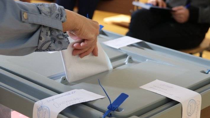 Выборы на участке в инфекционной больнице Петербурга проходят по правилам безопасности