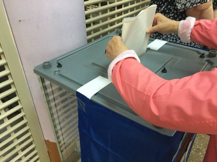 Избирательные участки на выборах парламента региона открылись в Севастополе