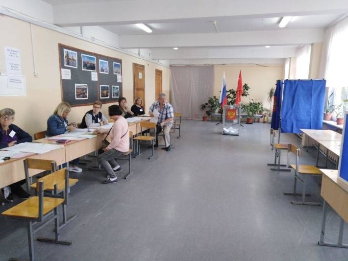 Петербургская УИК 814 опровергла ложь о бюджетниках, которых якобы подвозят голосовать