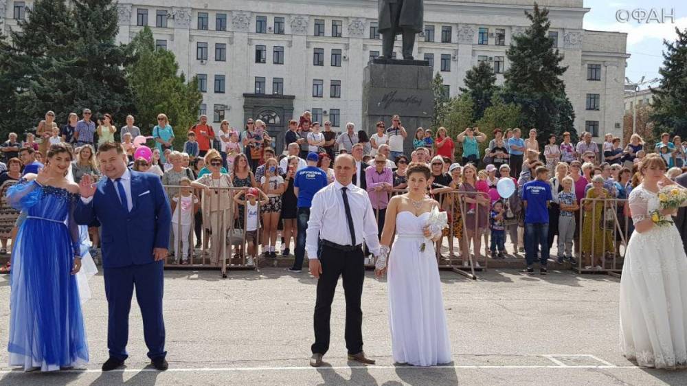 Бал семейных пар прошел в Луганске