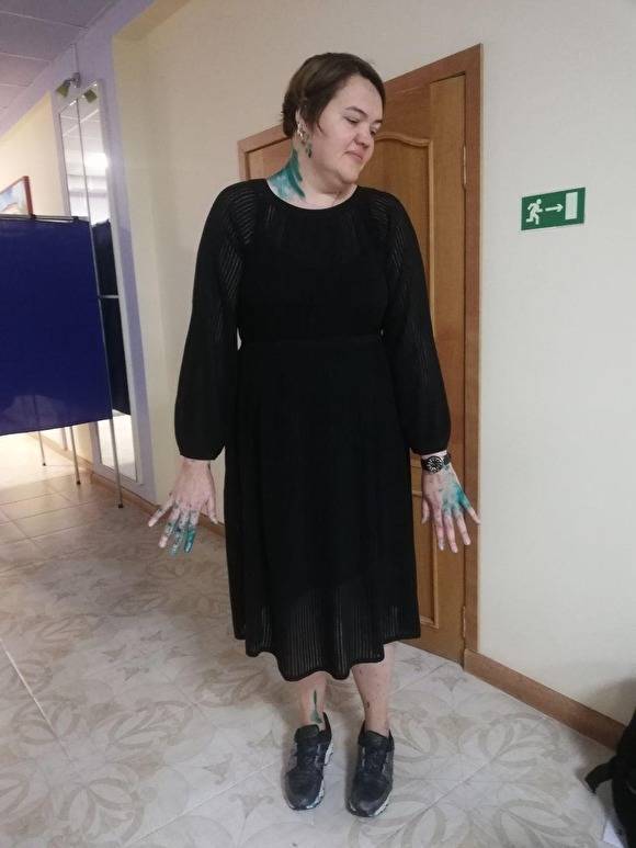 Член избирательной комиссии в Петербурге заявила, что ее облили зеленкой на выходе из дома