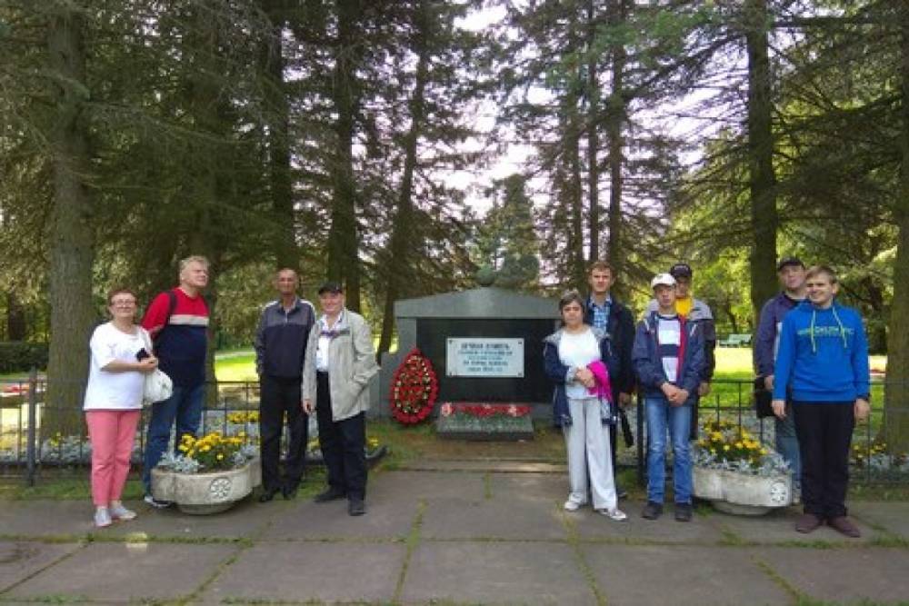 Инвалиды Центрального района посетили экскурсию в парке Пулковской обсерватории