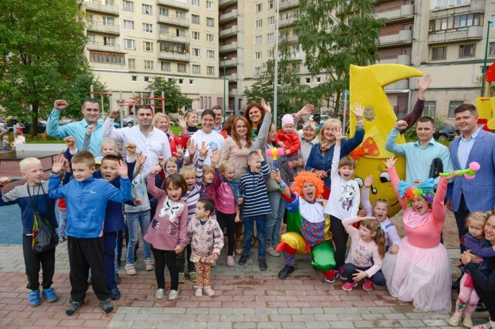 Во Фрунзенском районе отпраздновали открытие новых детских площадок