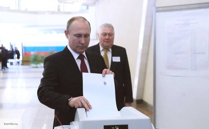 Путин прибыл в РАН, чтобы проголосовать на выборах