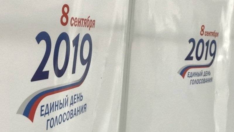 Избирательные участки заработали в Москве и Санкт-Петербурге