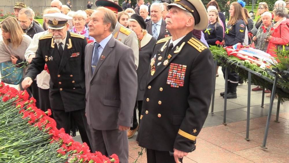 Память жертв блокады Ленинграда почтили в Петербурге.
