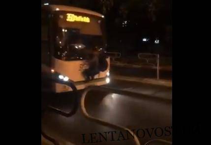 Израиль: в Ашдоде пассажиры бросались под автобус, но он не остановился