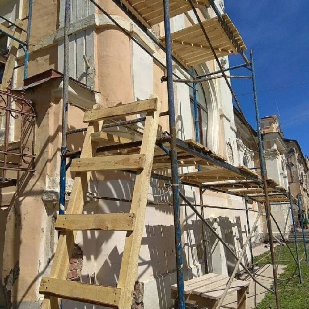Ремонт социального дома завершается в поселке Песочный