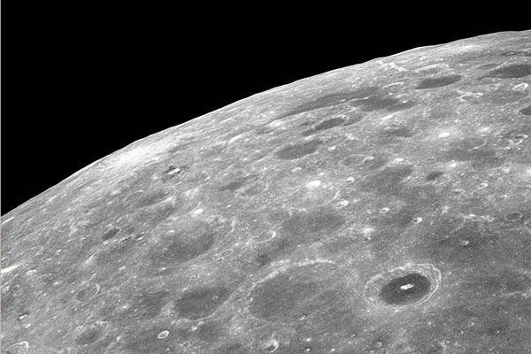 Китайский луноход прошел почти 300 метров по обратной стороне Луны