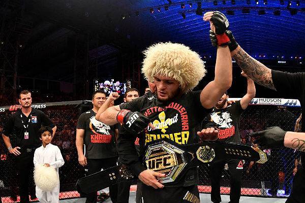 Нурмагомедов победил Порье и подтвердил чемпионский статус UFC