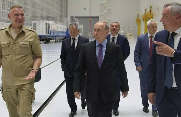 Путин призвал «быть на шаг впереди» на рынке космических услуг