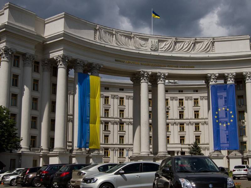 Украинский МИД выразил протест против выборов в Крыму