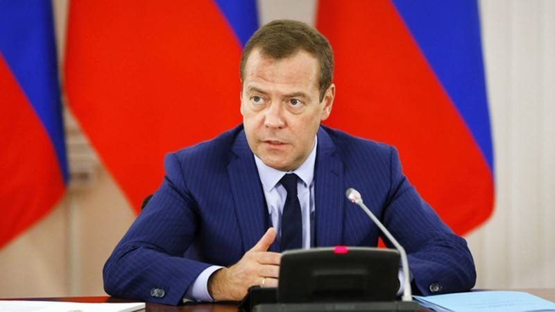 Медведев назвал интересным опыт онлайн-голосования в Москве