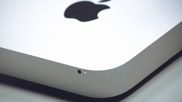 Apple изменит расположение «яблока» на новых iPhone
