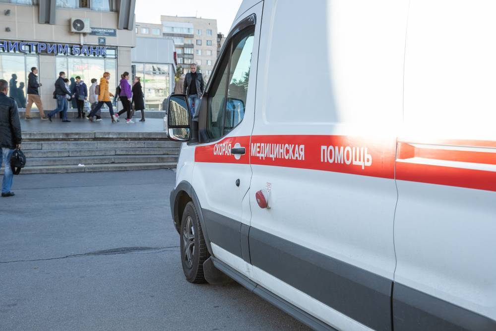3 человека стали жертвами лобового столкновения авто под Петербургом