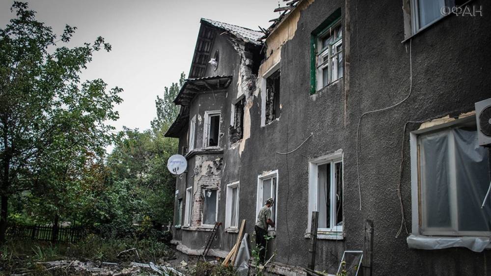Донбасс сегодня: артиллерия ровняет с землей целые села в ДНР, ВСУ снабжают оружием ИГИЛ*