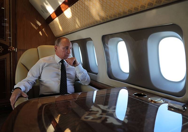 "Опять эта пища!": Личный пилот Путина рассказал об отношении президента к еде
