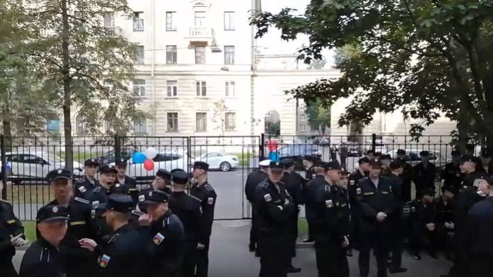 Военных Академии тыла и транспорта на выборах в Петербурге приняли за «нарушителей»