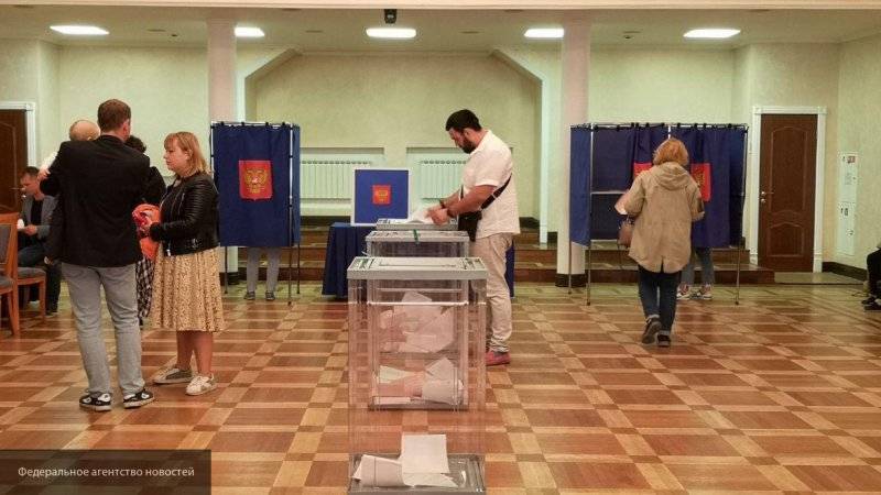 Полиция проверит инцидент на УИК №1618 в Санкт-Петербурге на выборах, где член комиссии получил травму