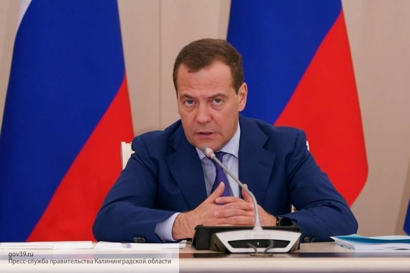 Медведев вместе с женой проголосовал на выборах в Мосгордуму