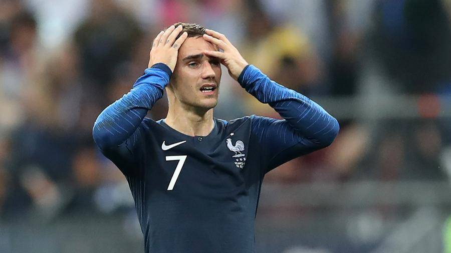 Футболист сборной Франции Гризманн обвинил жену в незабитом пенальти