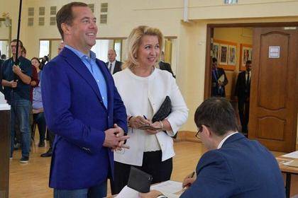 Дмитрий Медведев с супругой проголосовали на выборах в Мосгордуму